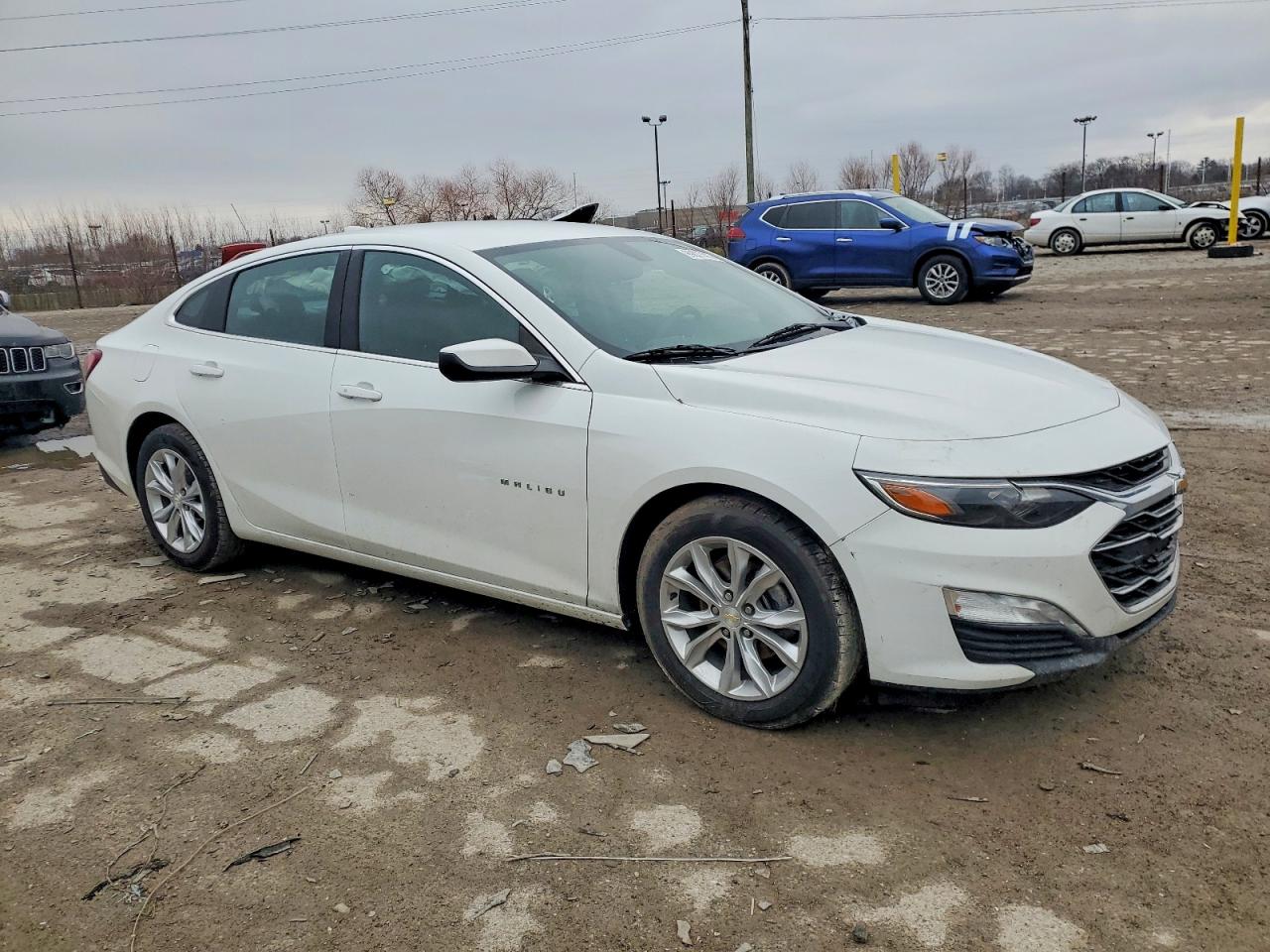 2022 CHEVROLET MALIBU LT photo 4