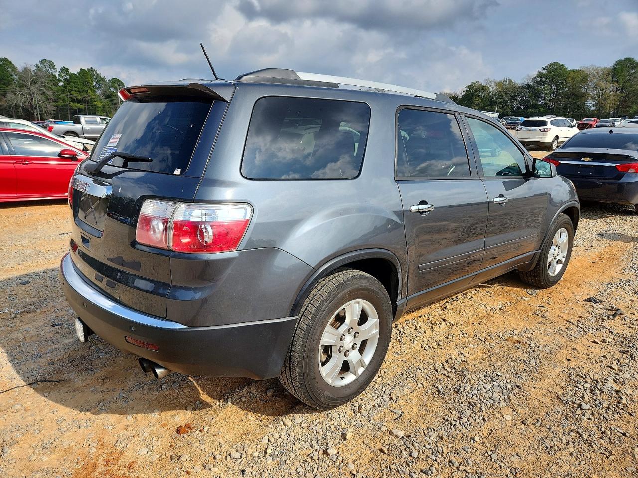 2011 GMC ACADIA SLE photo 3