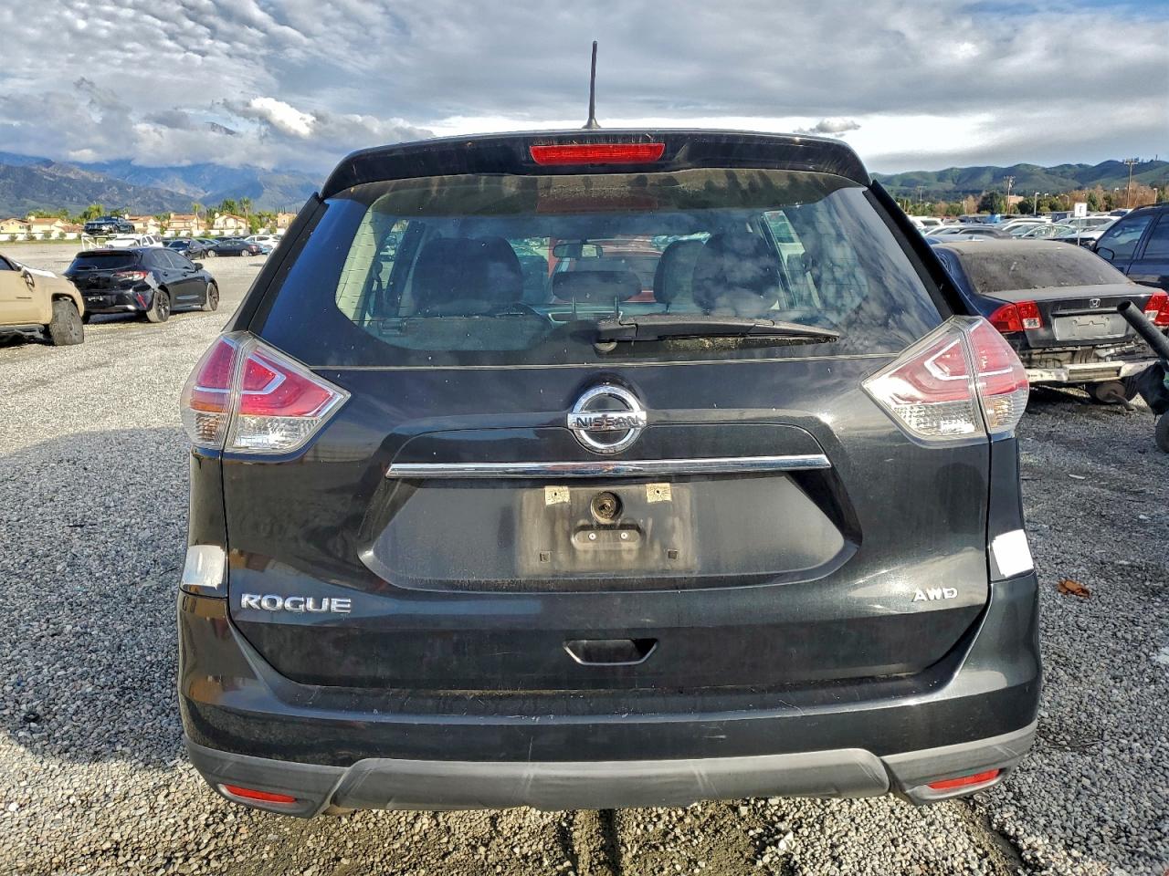 2016 NISSAN ROGUE S photo 6