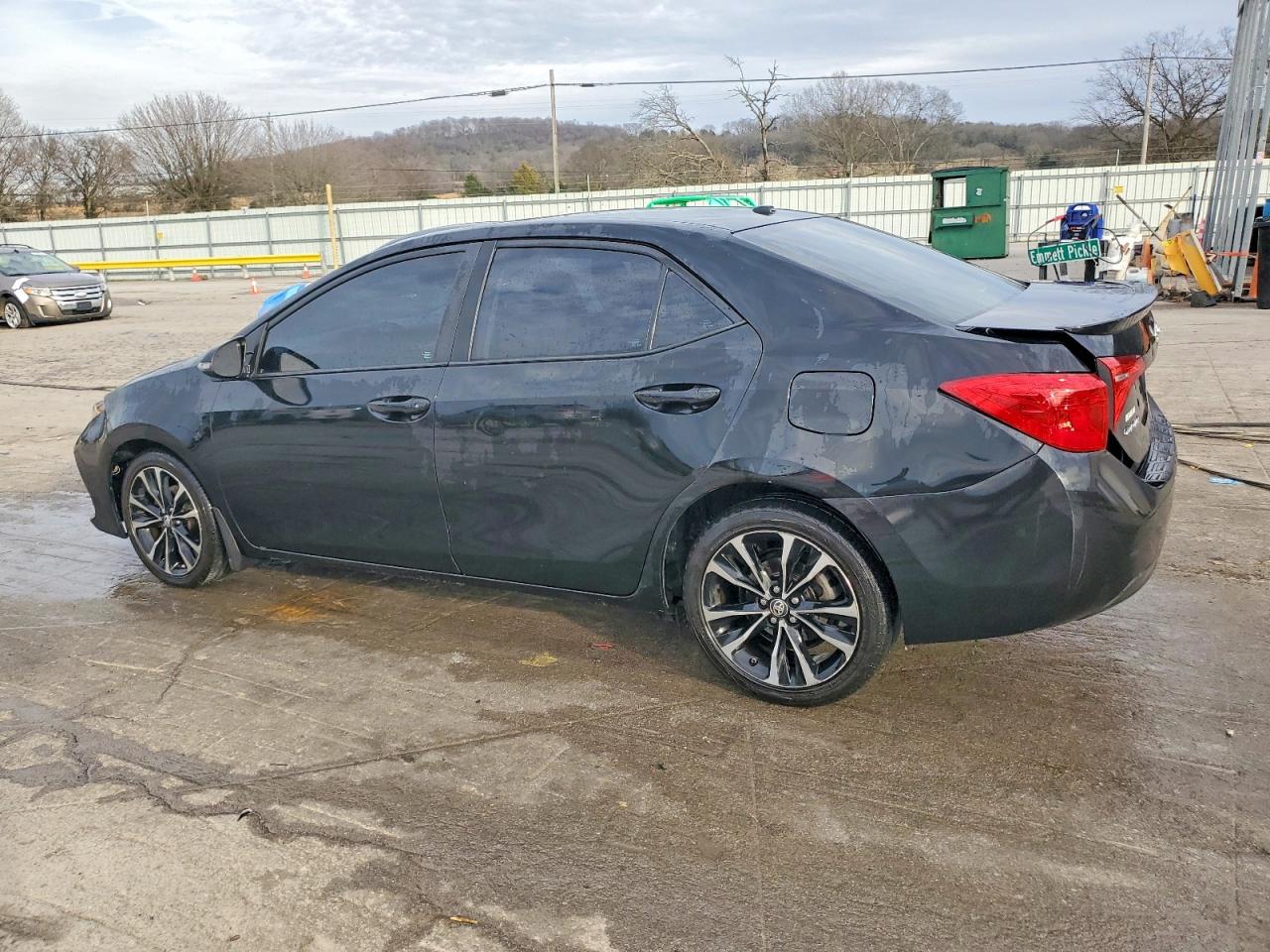 2017 TOYOTA COROLLA L photo 2