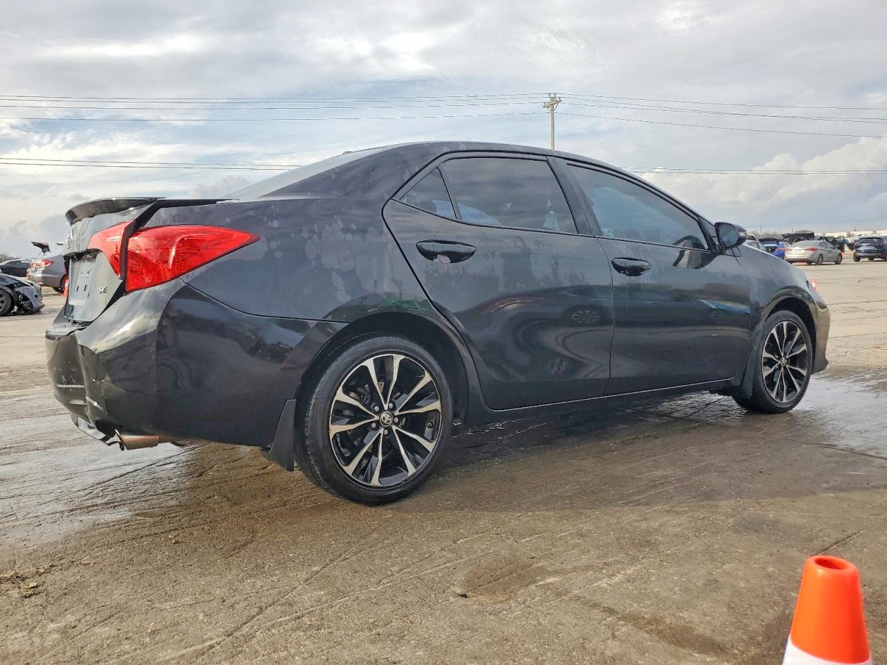 2017 TOYOTA COROLLA L photo 3