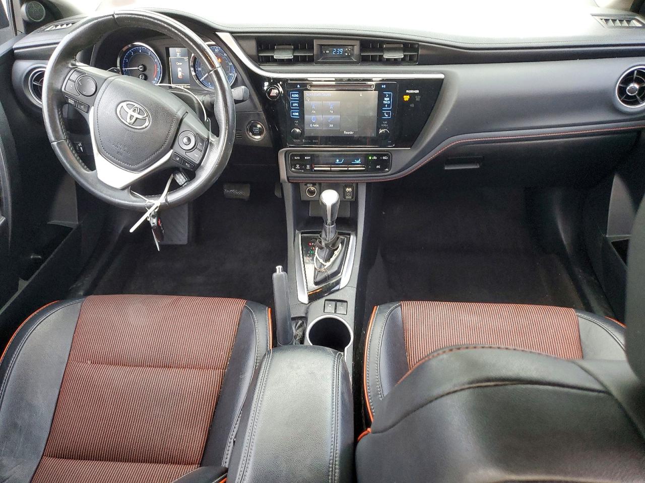 2017 TOYOTA COROLLA L photo 8
