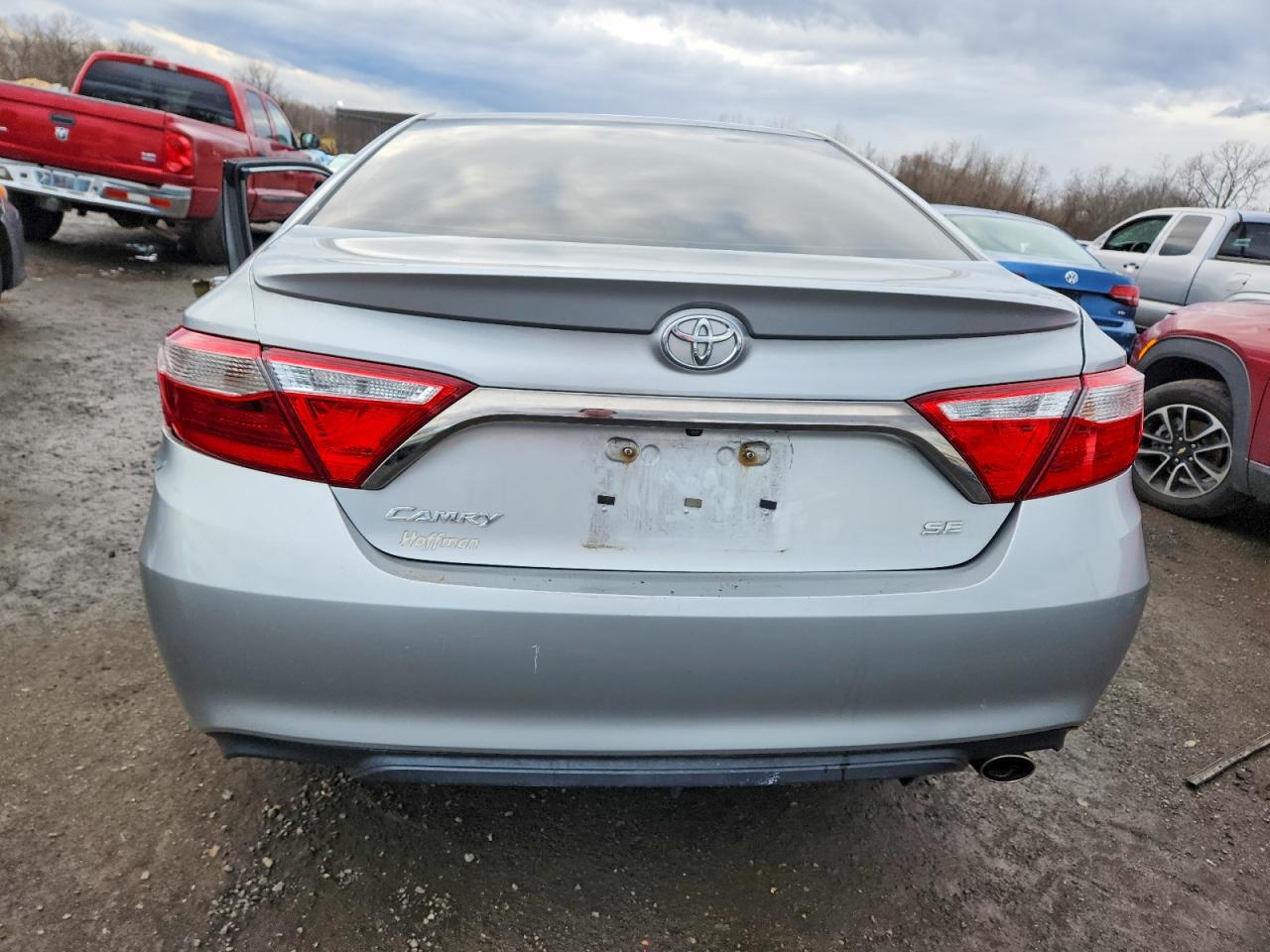 2017 TOYOTA CAMRY SE photo 11