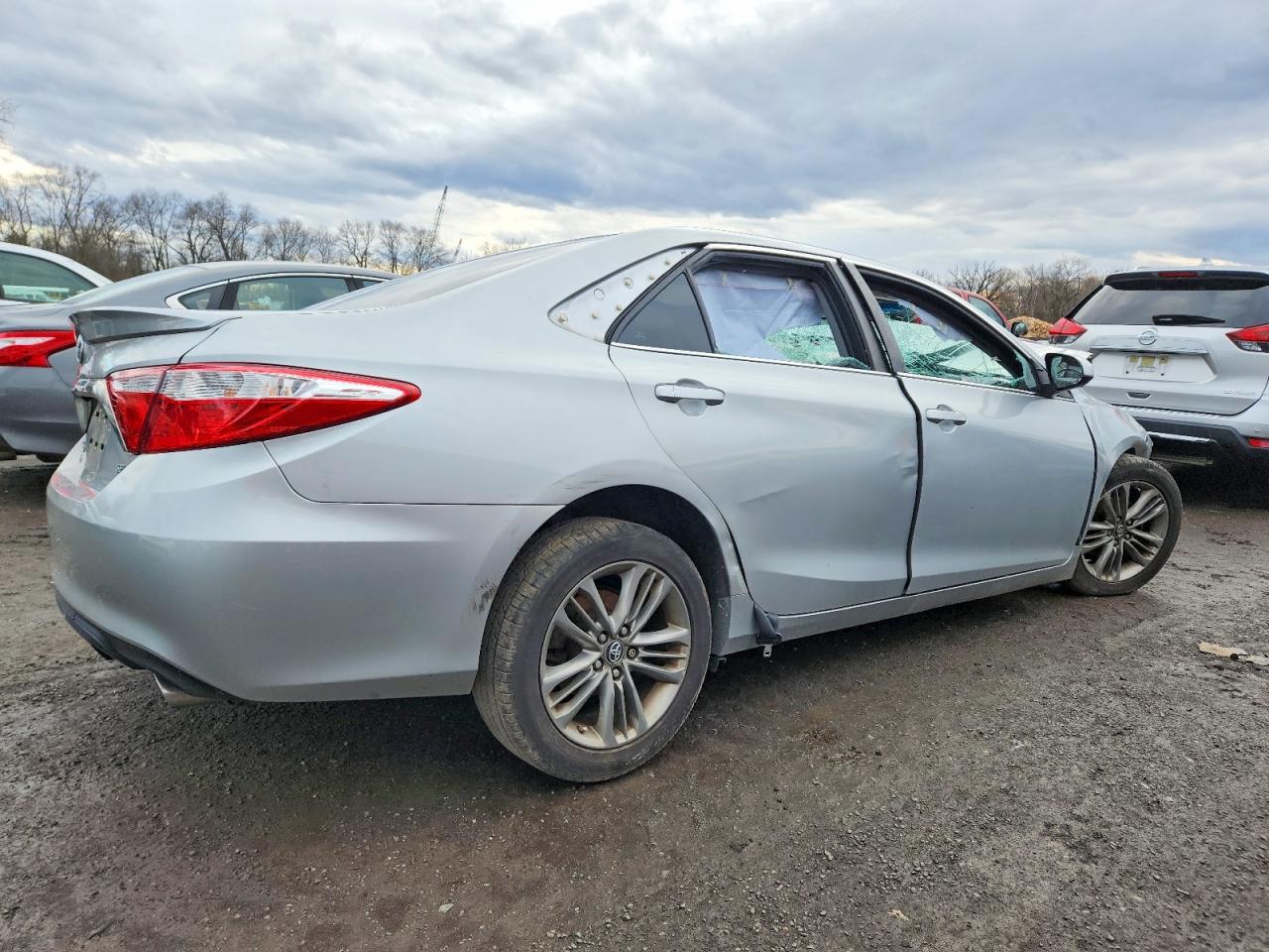 2017 TOYOTA CAMRY SE photo 5