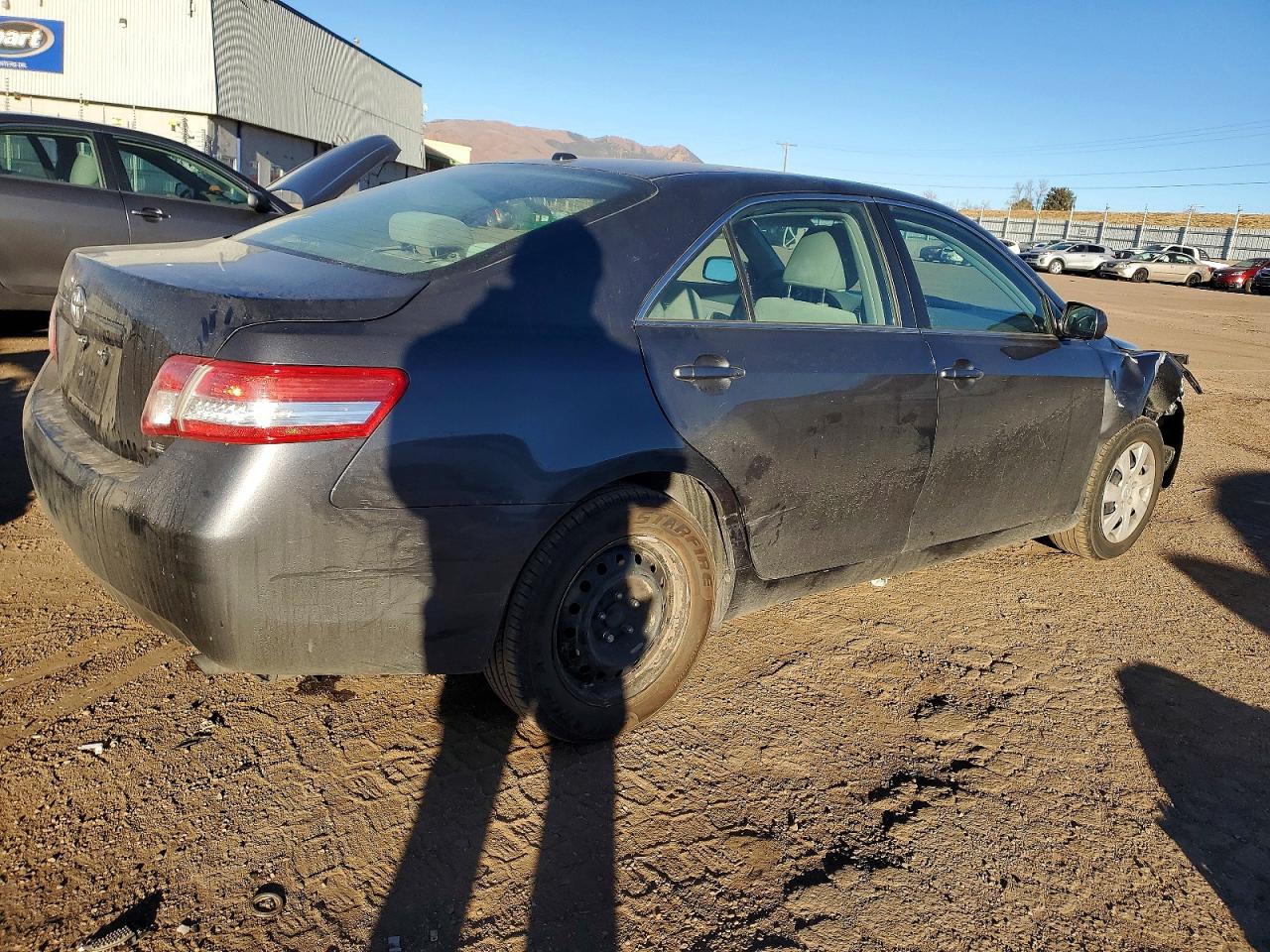 2011 TOYOTA CAMRY LE photo 3