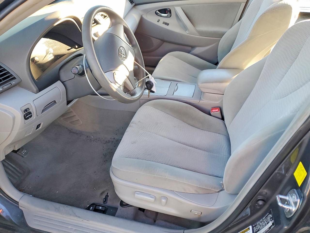 2011 TOYOTA CAMRY LE photo 7