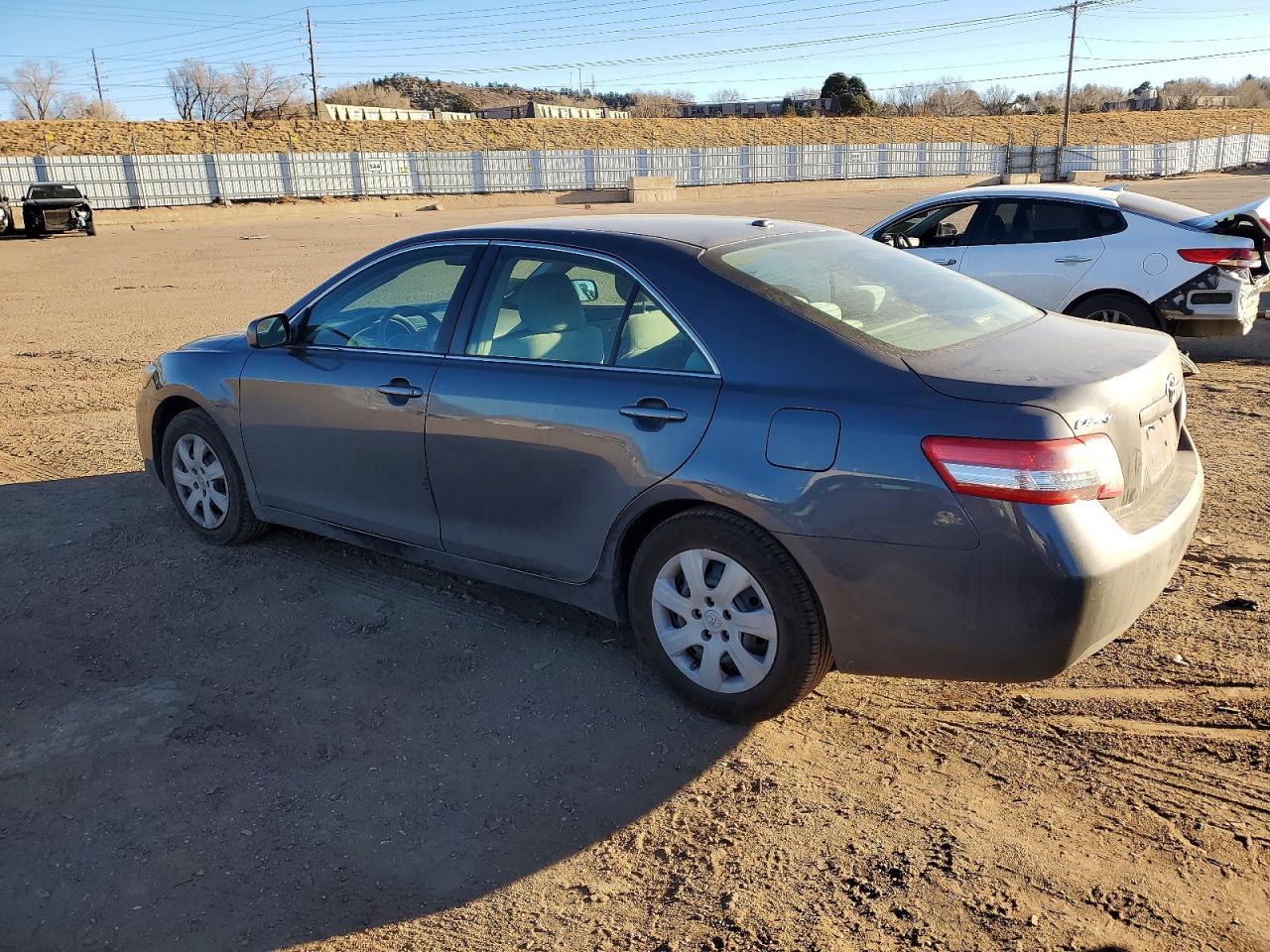 2011 TOYOTA CAMRY LE photo 2