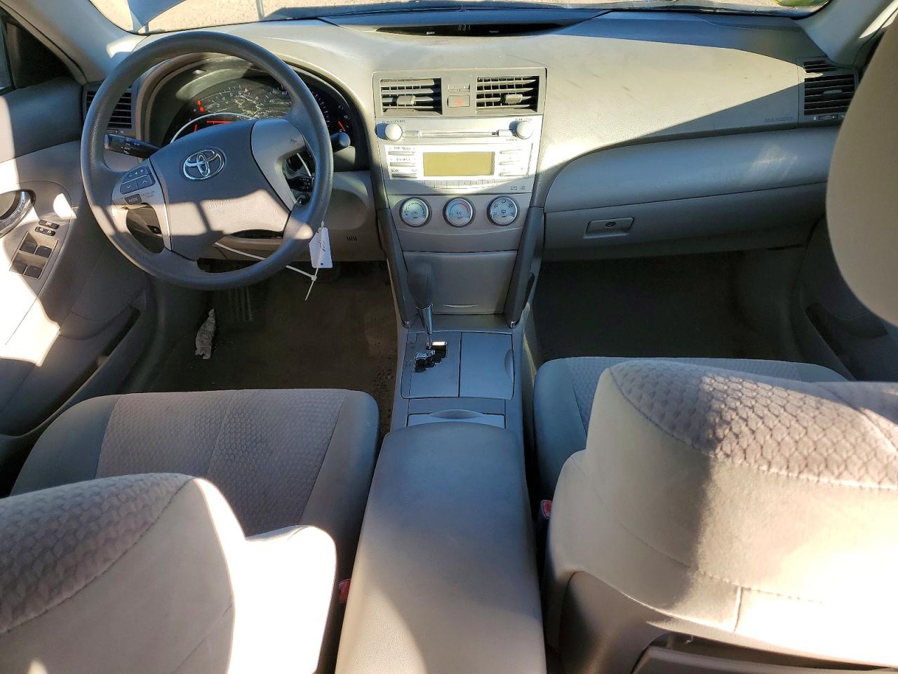 2011 TOYOTA CAMRY LE photo 8