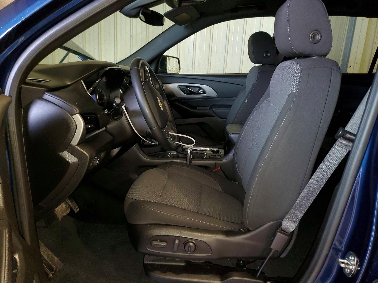 2023 CHEVROLET TRAVERSE LT photo 7