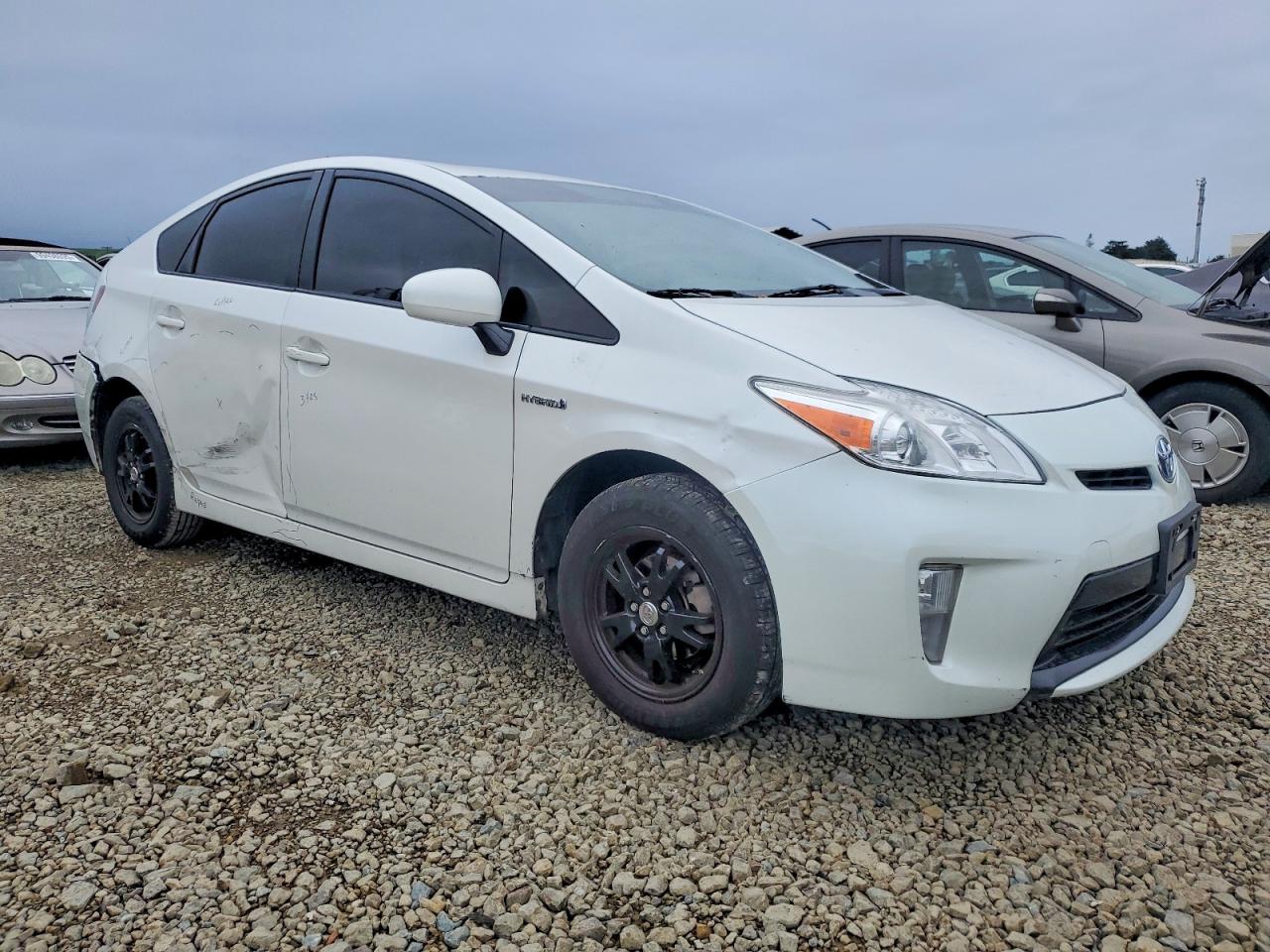 2014 TOYOTA PRIUS photo 4