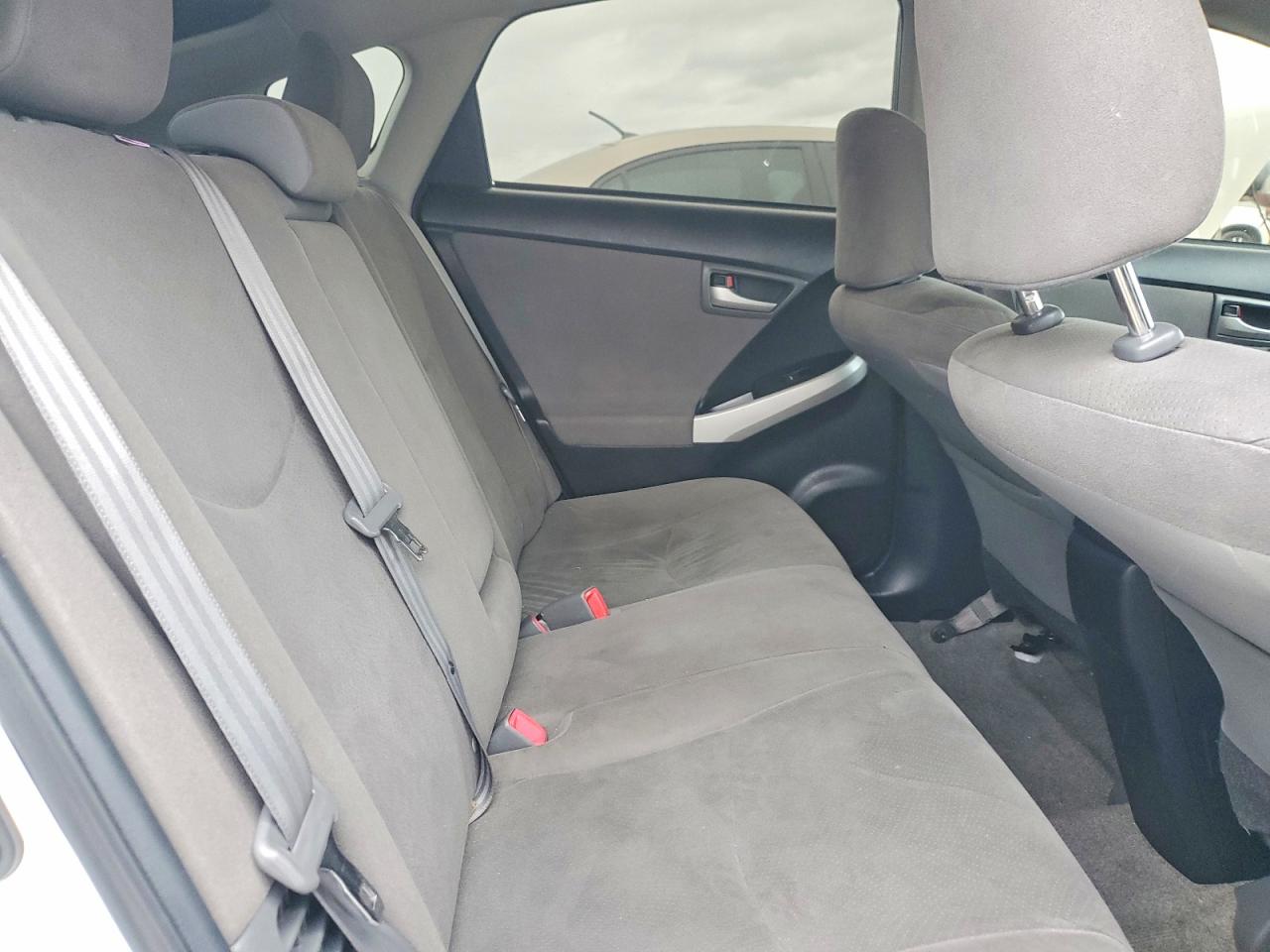 2014 TOYOTA PRIUS photo 10
