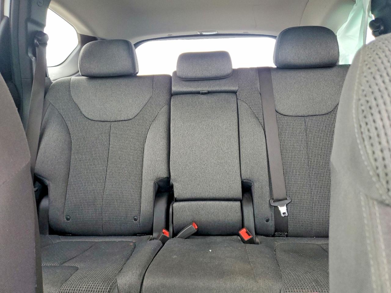 2019 HYUNDAI SANTA FE SE 2.4L photo 10