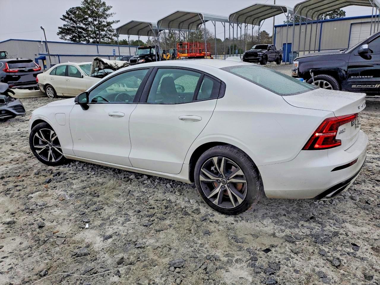 2022 VOLVO S60 T8 RECHARGE R-DESIGN EXPRESSION photo 2