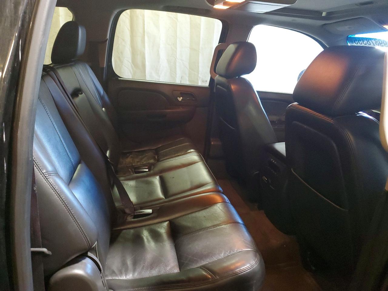 2013 CHEVROLET SUBURBAN K1500 LT photo 11