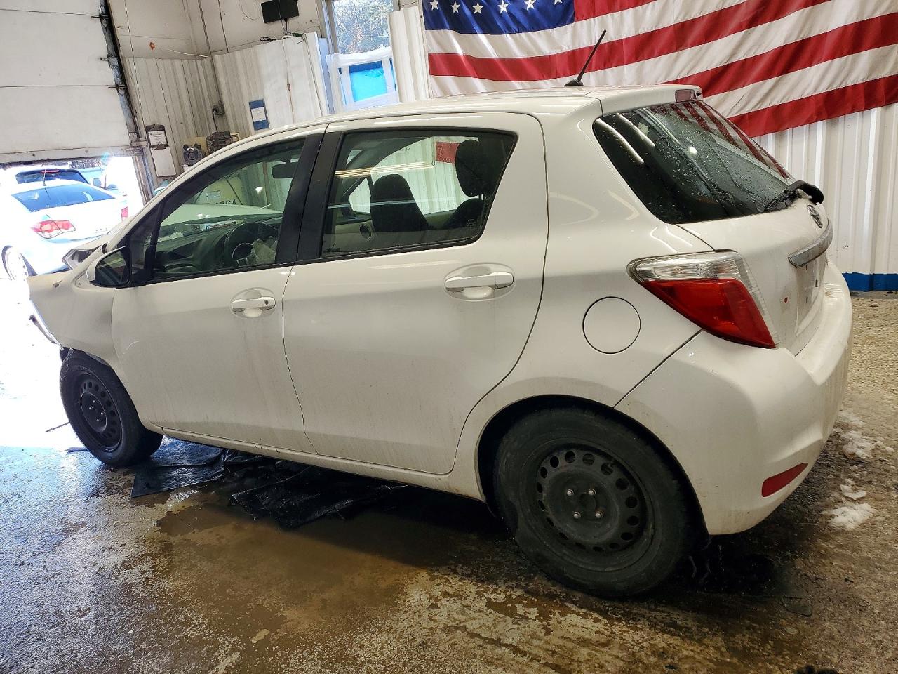 2012 TOYOTA YARIS photo 2