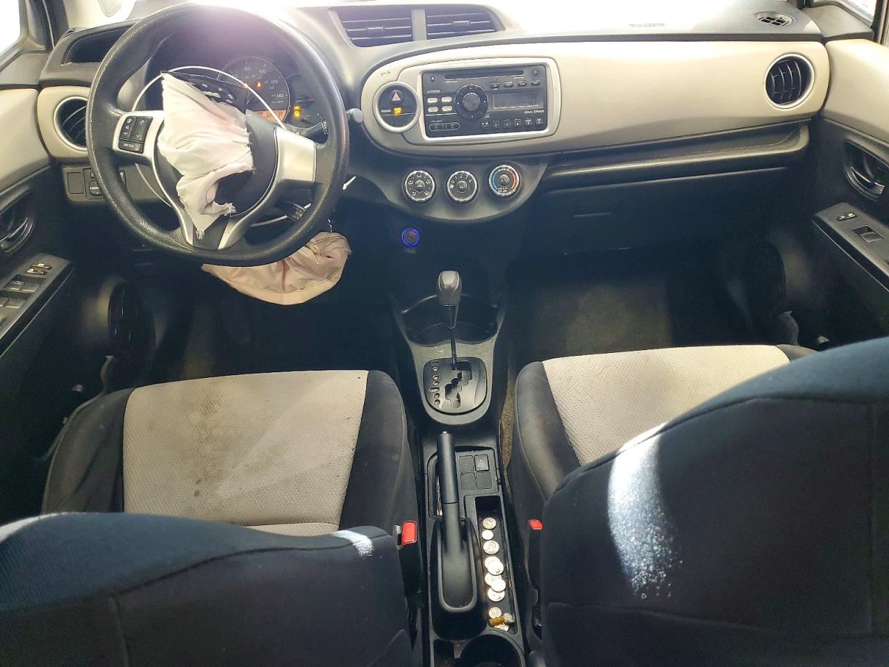 2012 TOYOTA YARIS photo 8