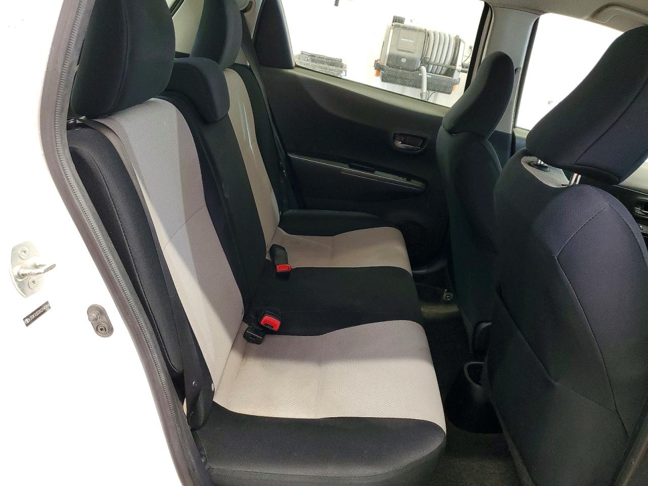 2012 TOYOTA YARIS photo 10
