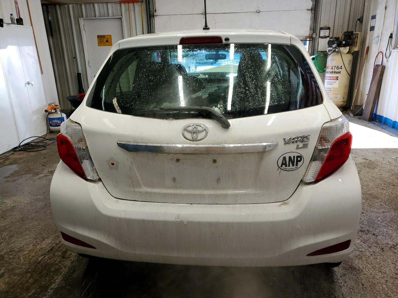 2012 TOYOTA YARIS photo 6