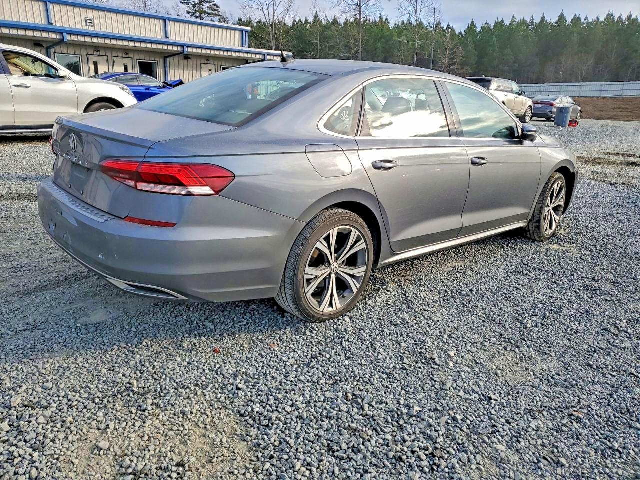 2021 VOLKSWAGEN PASSAT SE photo 3