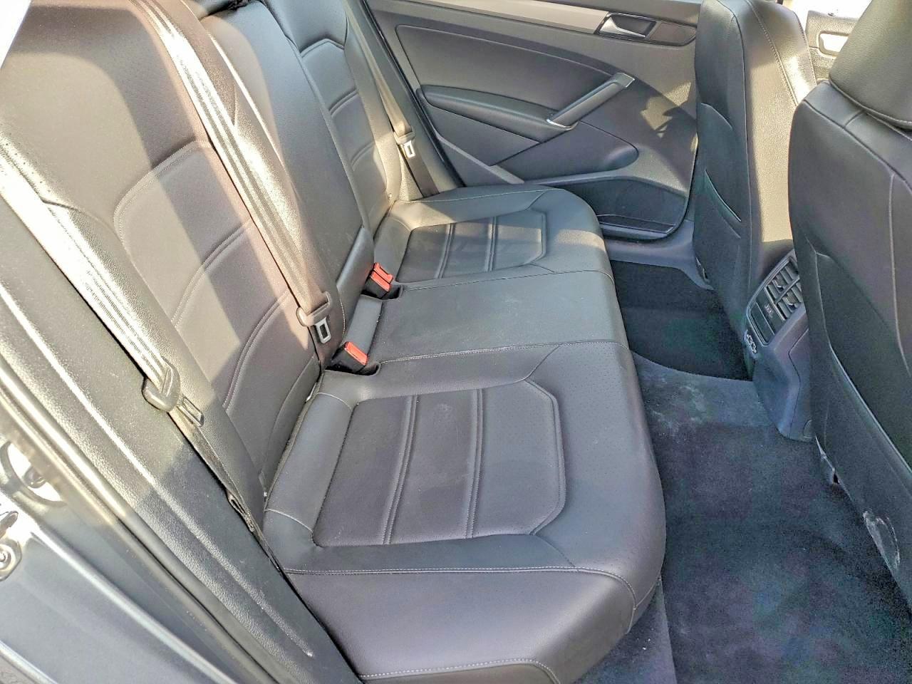 2021 VOLKSWAGEN PASSAT SE photo 10