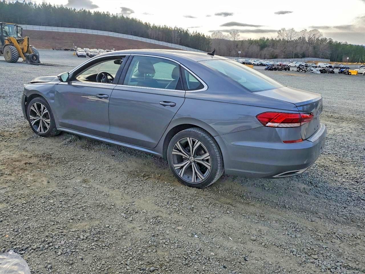 2021 VOLKSWAGEN PASSAT SE photo 2