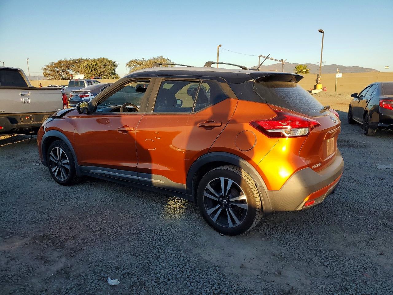 2019 NISSAN KICKS S photo 2
