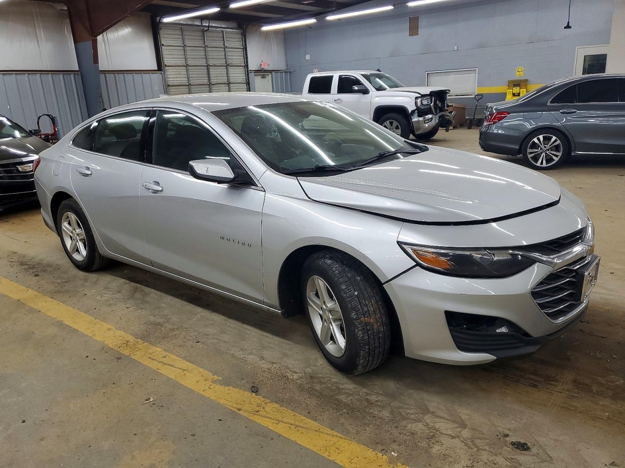 2022 CHEVROLET MALIBU LT photo 4