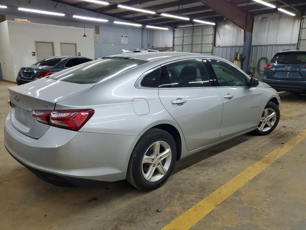 2022 CHEVROLET MALIBU LT photo 3