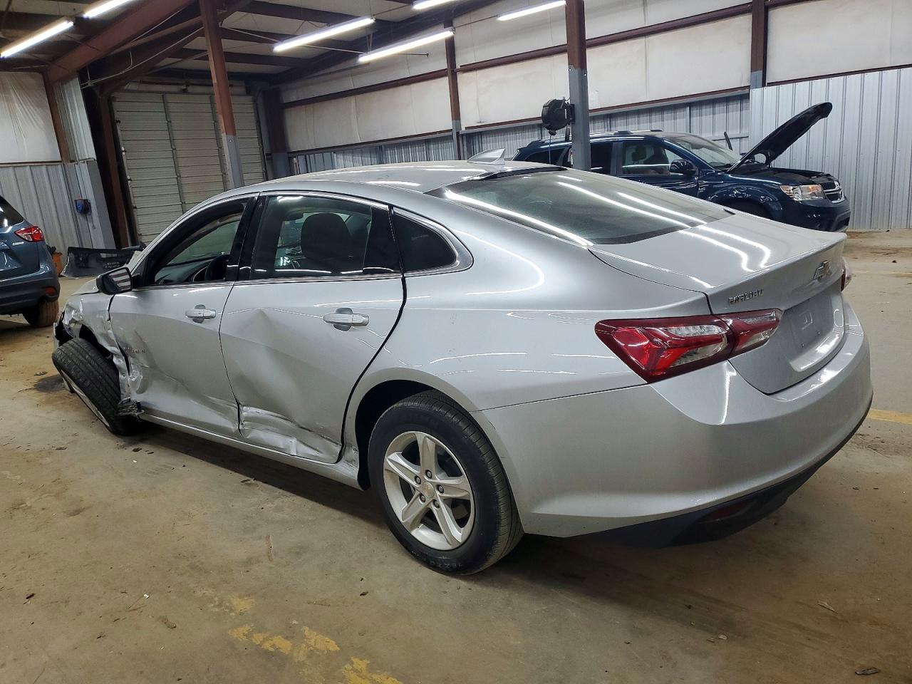 2022 CHEVROLET MALIBU LT photo 2