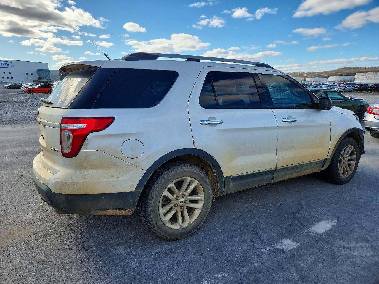 2015 FORD EXPLORER XLT photo 3
