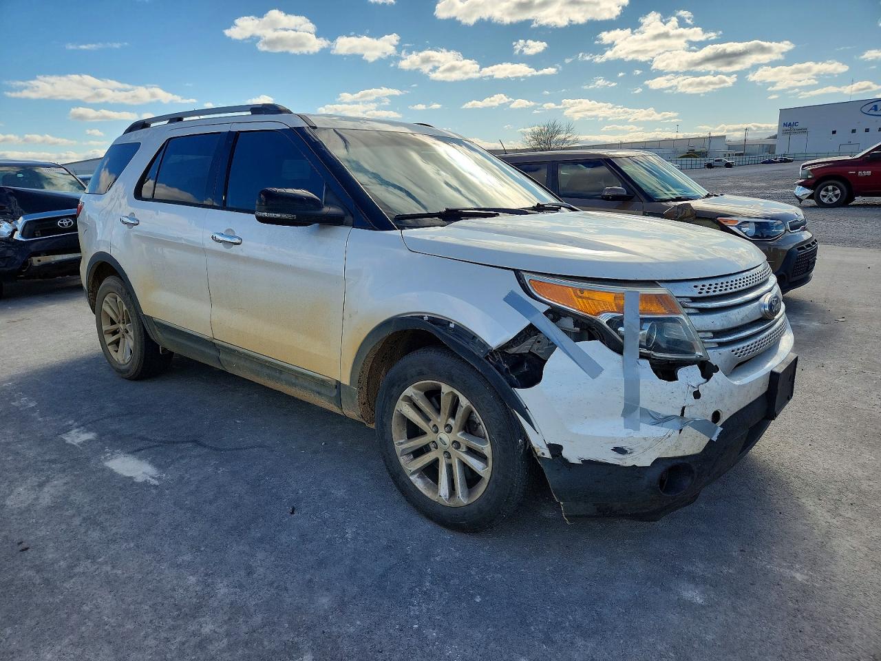 2015 FORD EXPLORER XLT photo 4