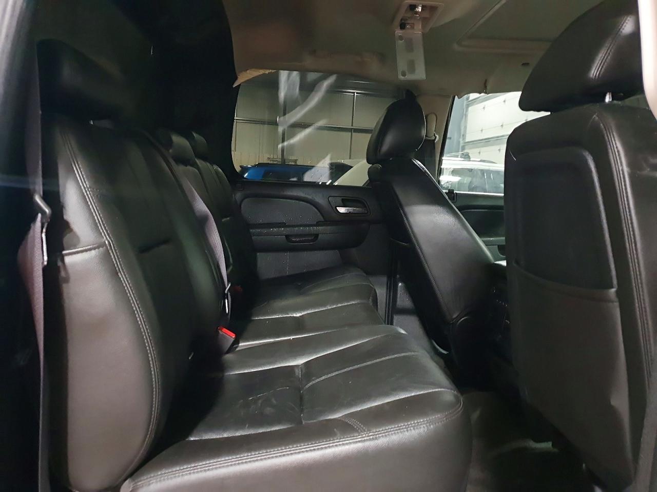 2011 CHEVROLET AVALANCHE LT photo 10