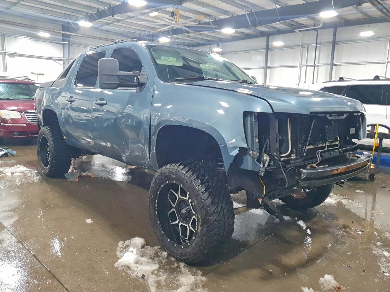 2011 CHEVROLET AVALANCHE LT photo 4