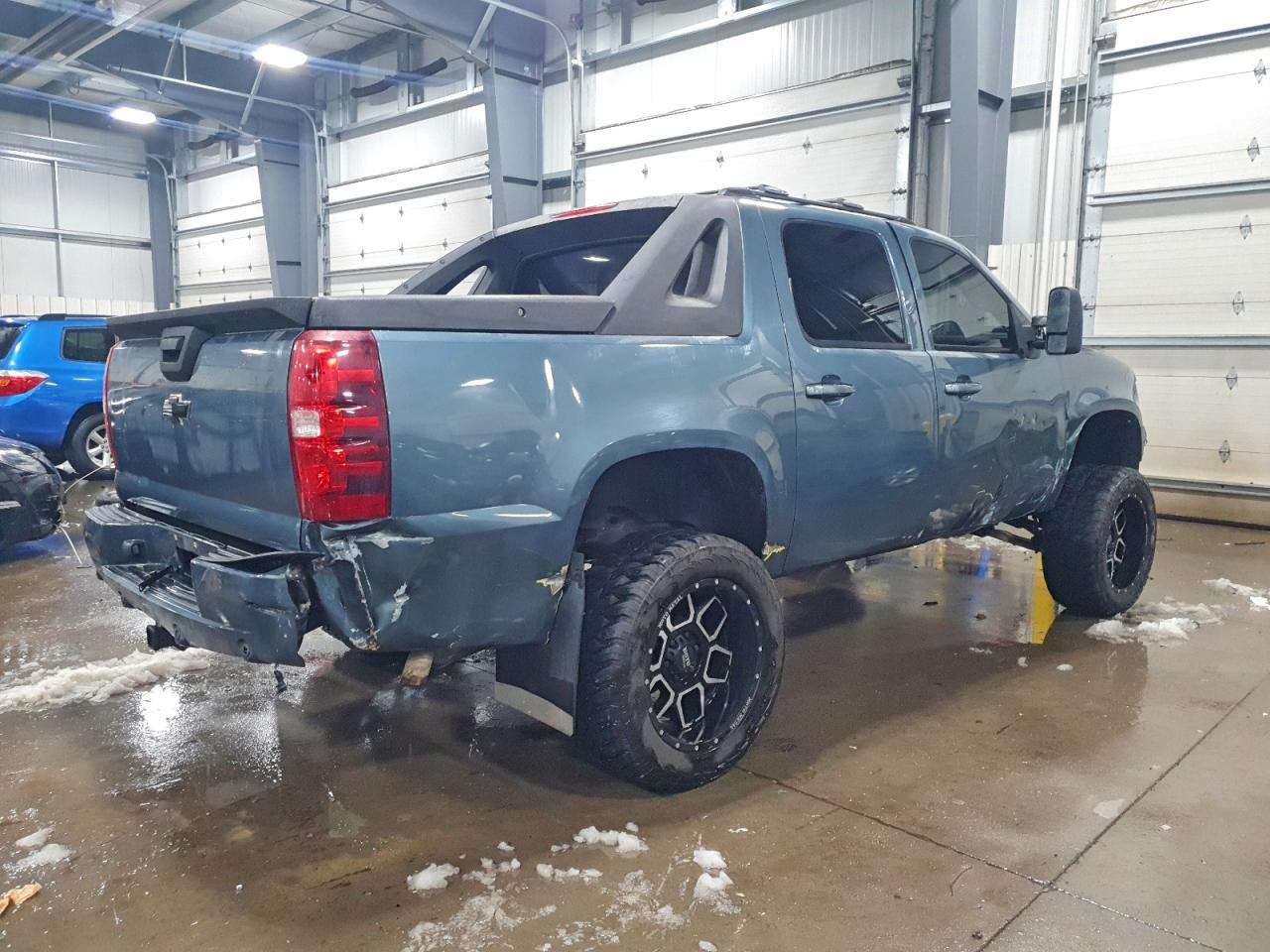 2011 CHEVROLET AVALANCHE LT photo 3