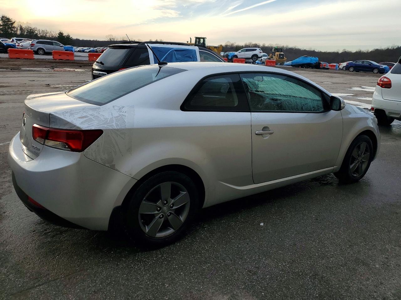 2010 KIA FORTE EX photo 3