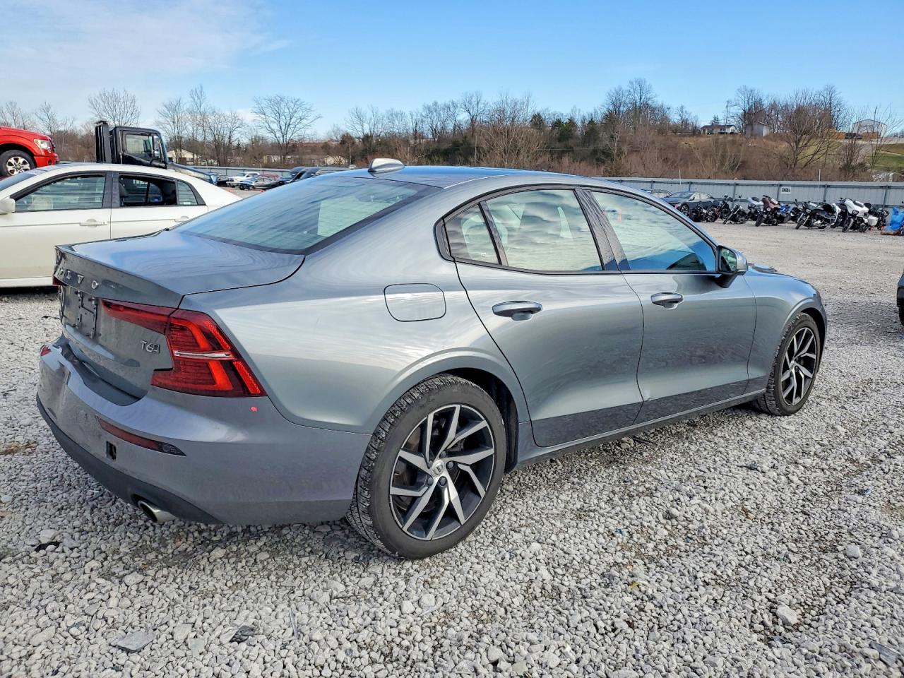 2019 VOLVO S60 T6 MOMENTUM photo 3