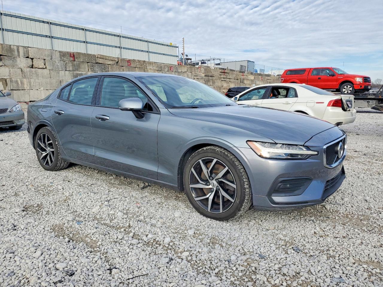 2019 VOLVO S60 T6 MOMENTUM photo 4