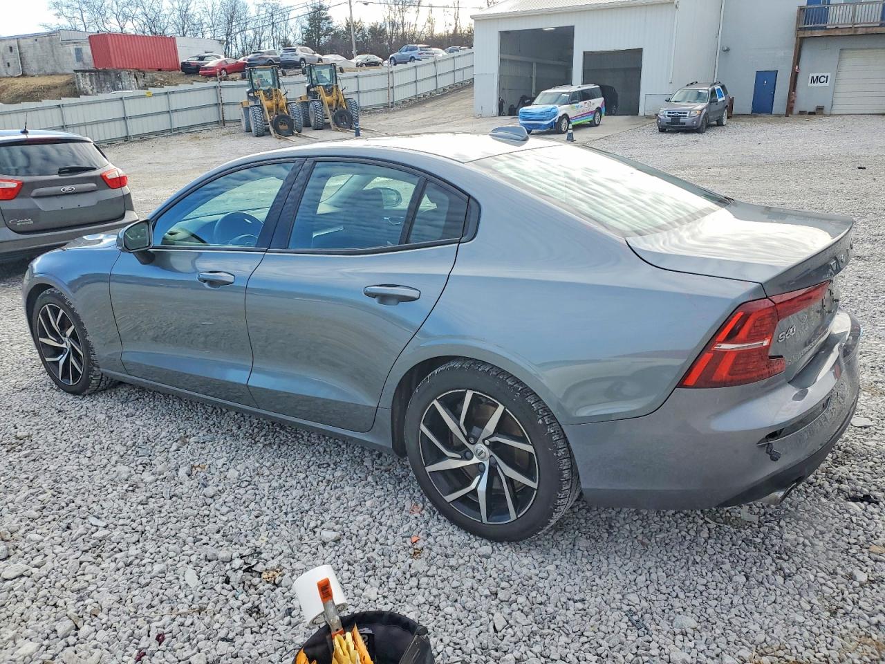 2019 VOLVO S60 T6 MOMENTUM photo 2