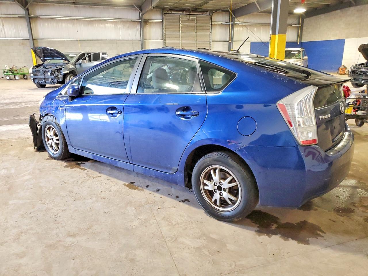2011 TOYOTA PRIUS photo 3