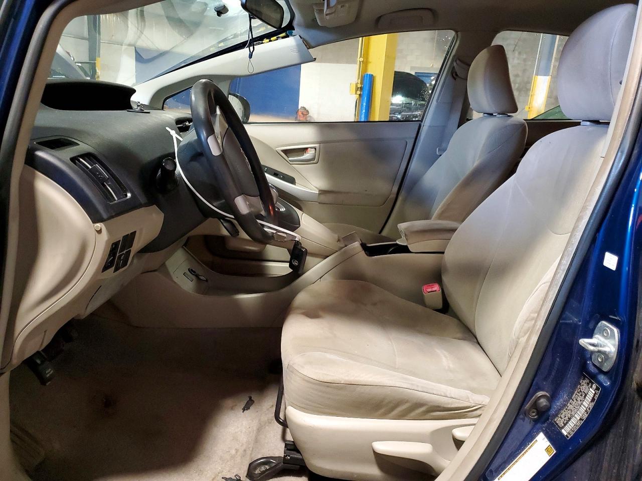 2011 TOYOTA PRIUS photo 13