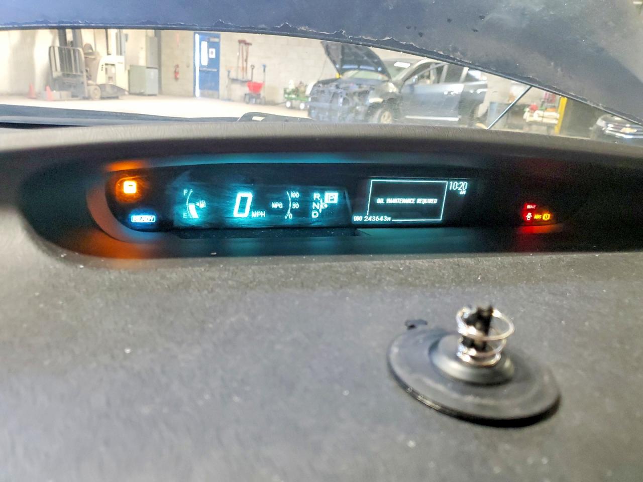 2011 TOYOTA PRIUS photo 17