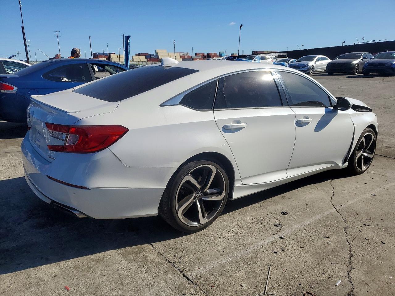 2018 HONDA ACCORD SPORT photo 3