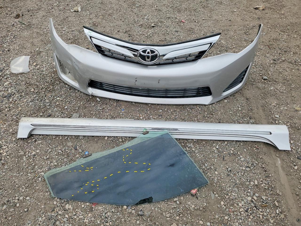 2013 TOYOTA CAMRY L photo 12