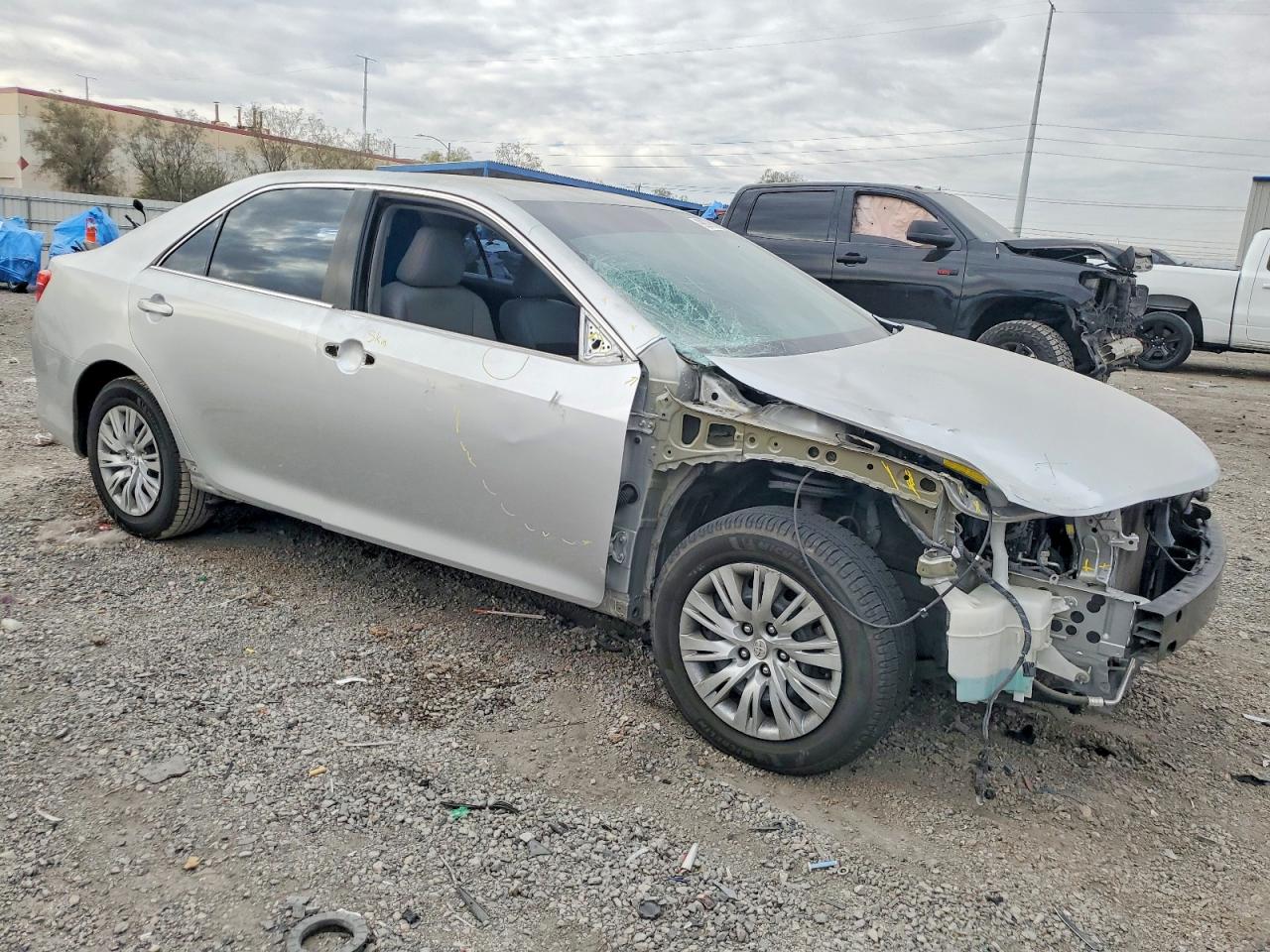 2013 TOYOTA CAMRY L photo 4
