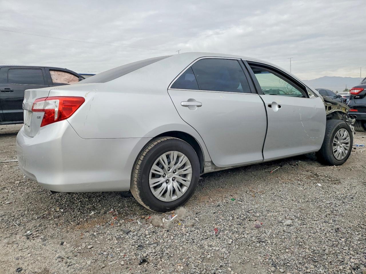 2013 TOYOTA CAMRY L photo 3