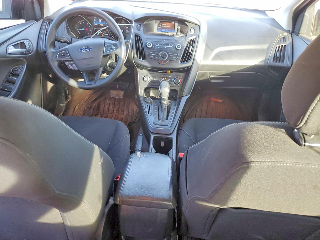 2018 FORD FOCUS SE photo 8