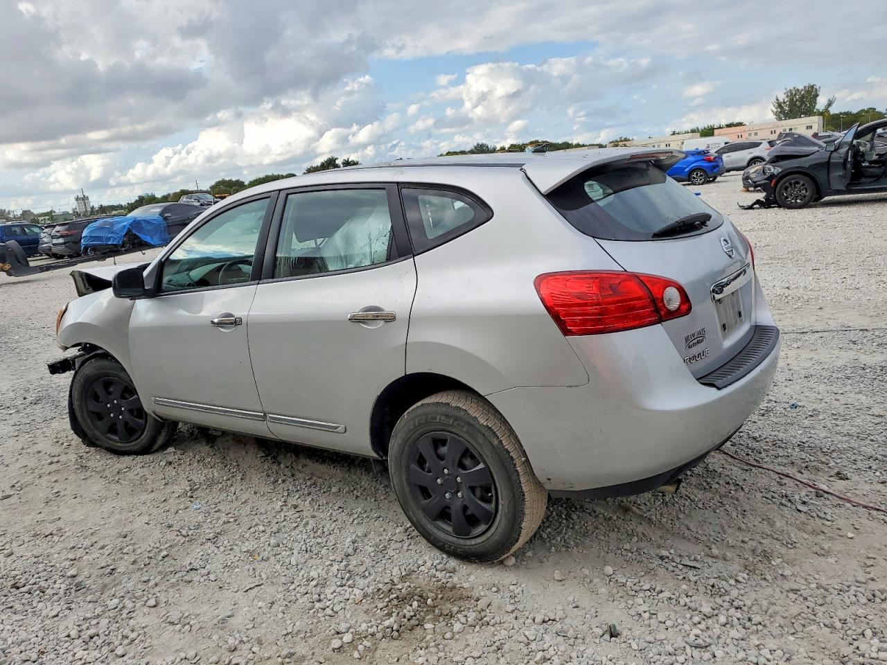 2013 NISSAN ROGUE S photo 3