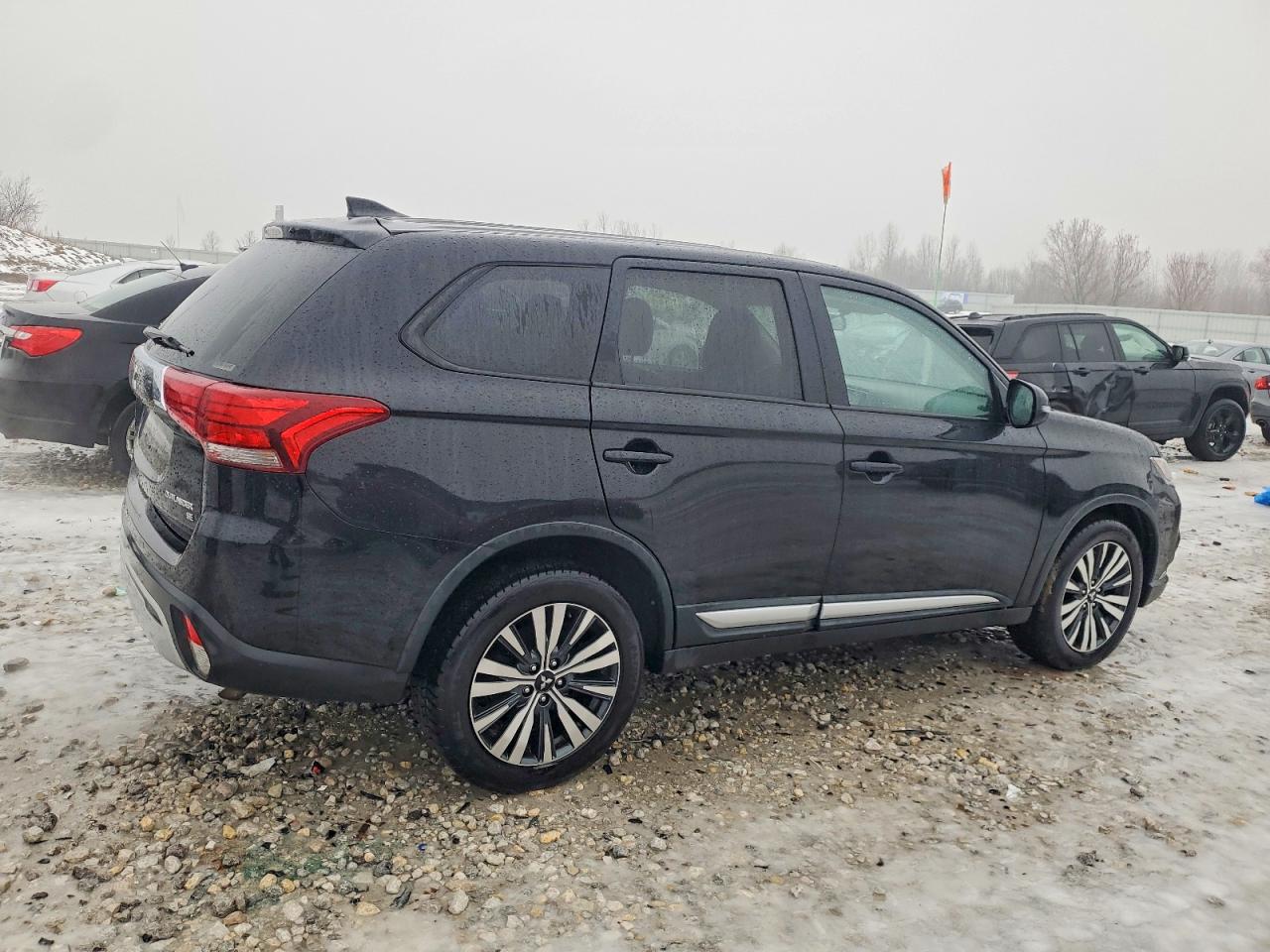 2019 MITSUBISHI OUTLANDER SE photo 3