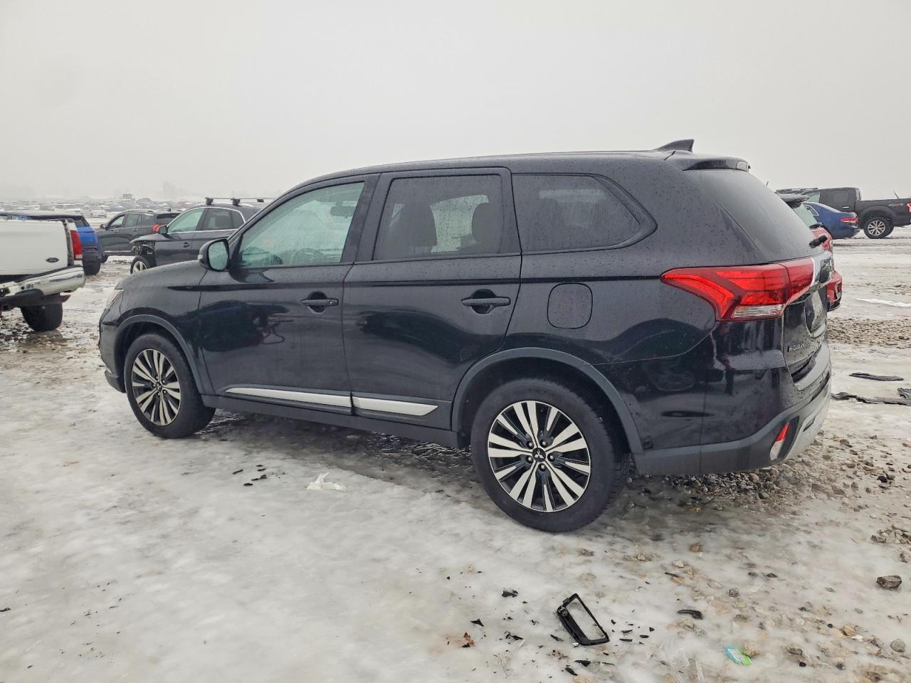 2019 MITSUBISHI OUTLANDER SE photo 2