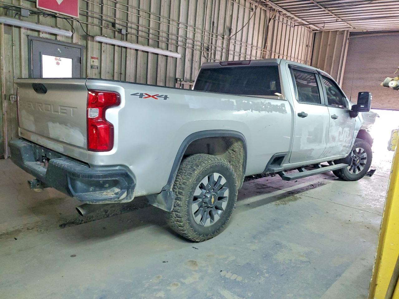 2021 CHEVROLET SILVERADO K2500 CUSTOM photo 3